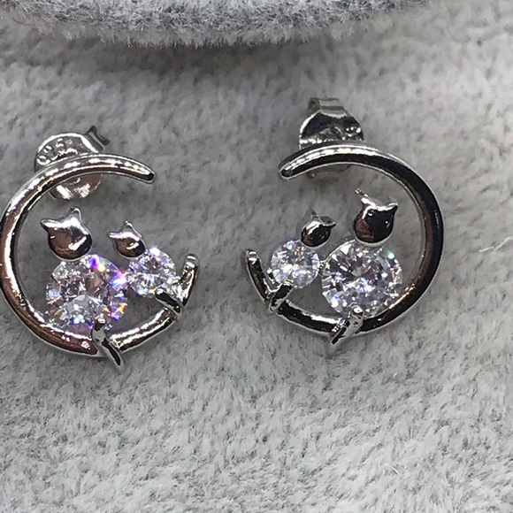 ๐ Silver Cat Moon CZ Stud Earrings - Picture 3 of 5